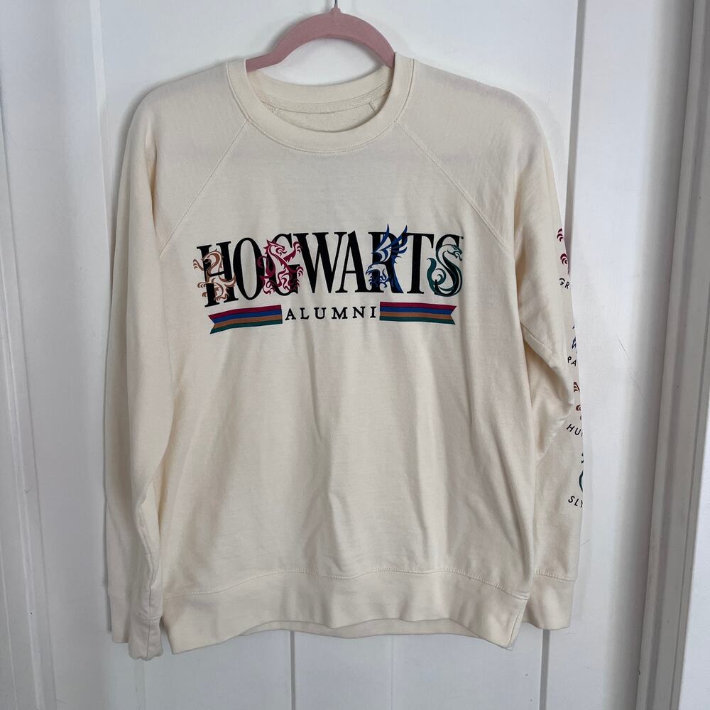 Hogwarts Alumni Sweatshirt Universal Studios Wizarding World of Harry Potter M